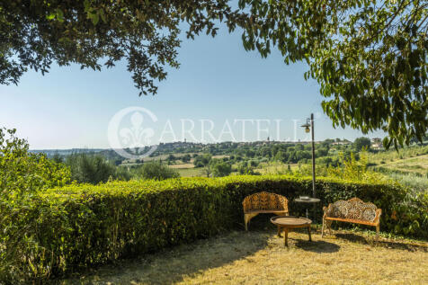 Casale con annessi e