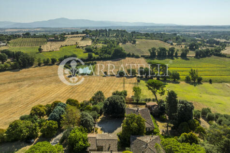 Casale con annessi e