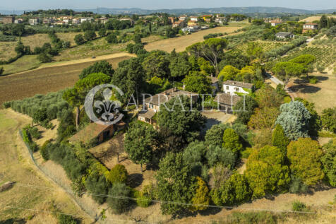 Casale con annessi e