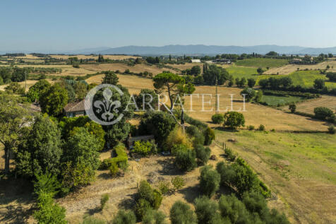 Casale con annessi e