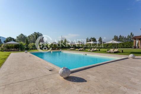 Elegante villa con p