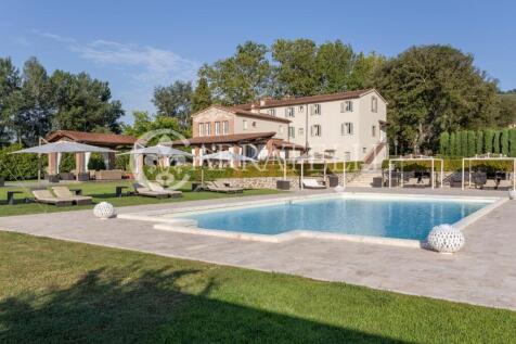 Elegante villa con p