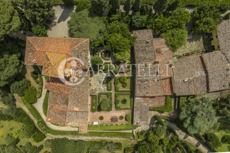 Superba villa storic