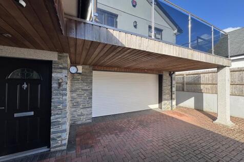 Front Glazed Balc...