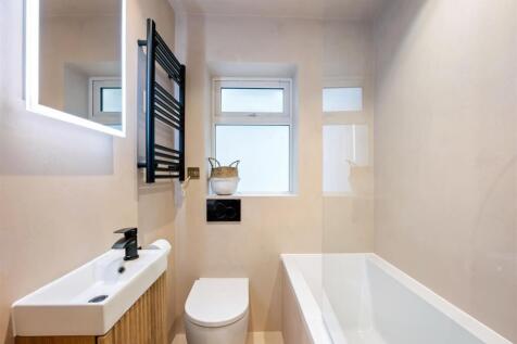 7A Queen Sq Bathroom.jpeg