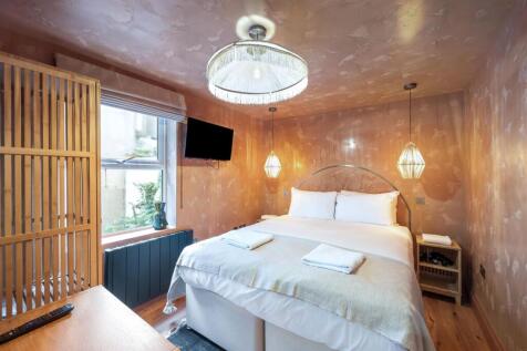7B Queen Sq Bedroom.jpeg