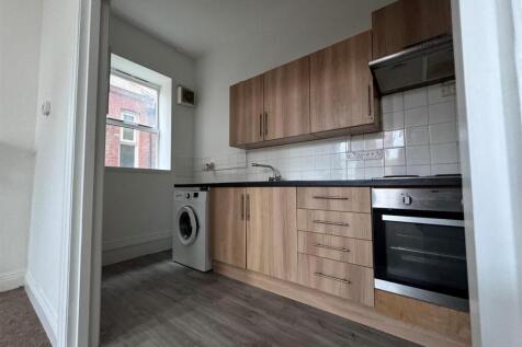 F1 18 DR Kitchen 2.jpg
