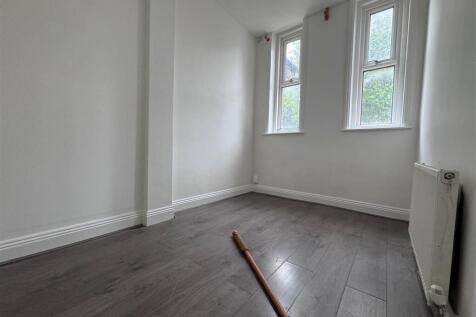 F1 18 DR Bedroom 2.jpg