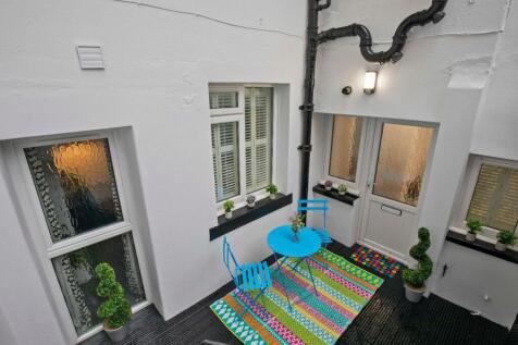 Flat A CM Courtyard.jpg