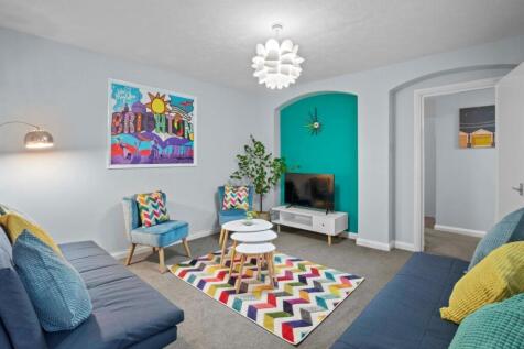 Flat A CM Lounge 2.jpg