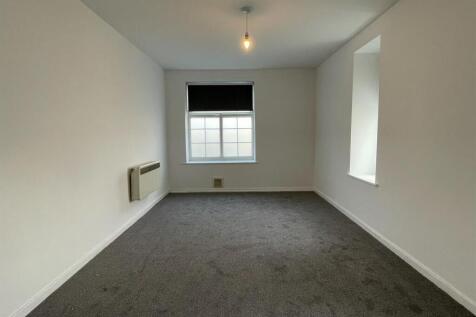 Flat 8 StMC Main room.jpeg