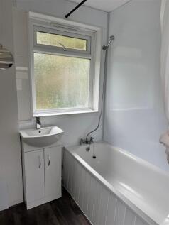 Bathroom a.jpg