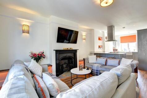 37a Traflagar Street lounge 2.jpg