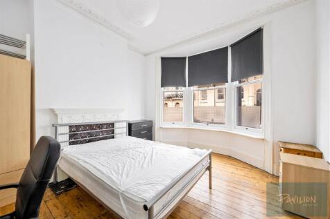 Roundhill Crescent, 4-007.JPG