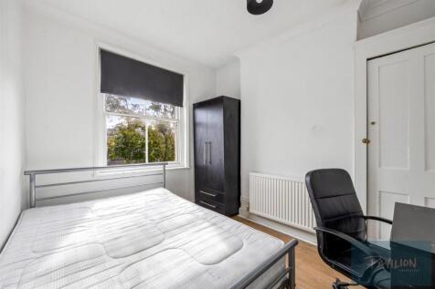 Roundhill Crescent, 4-005.JPG