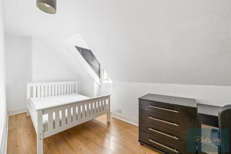 Roundhill Crescent, 4-001.JPG