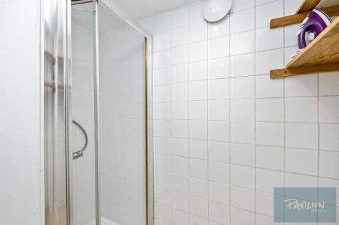 Roundhill Crescent, 4-010.JPG