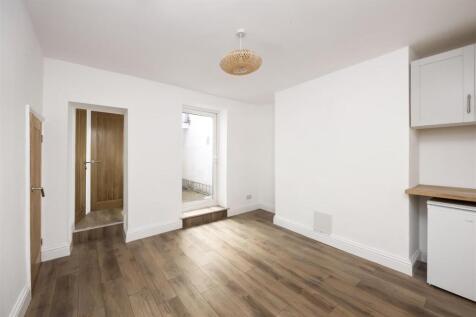 Burlington Street 10, Basement Flat-005.JPG