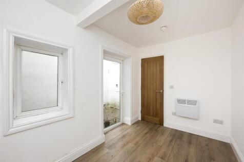 Burlington Street 10, Basement Flat-013.JPG