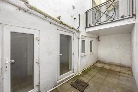 Burlington Street 10, Basement Flat-016.JPG