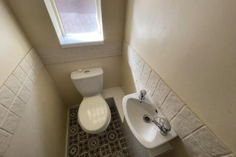 Cloakroom/wc