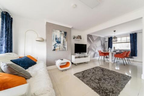 Living/dining area