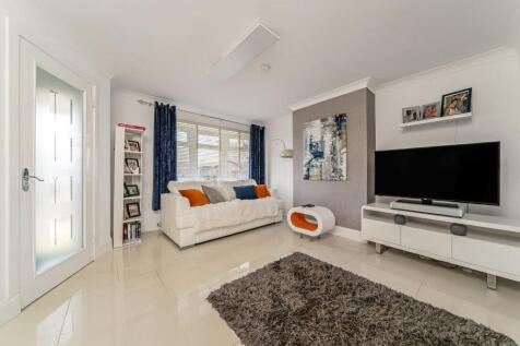 Living/dining area