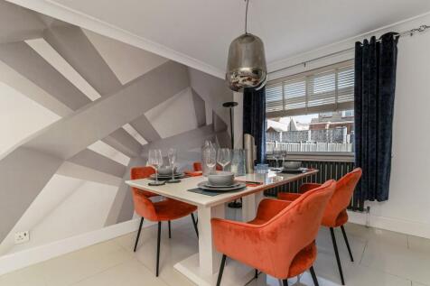 Living/dining area