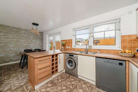 Kitchen/Dining Area