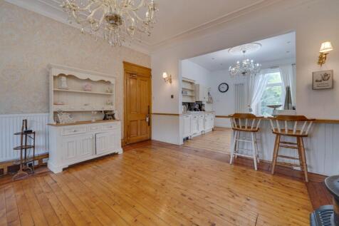 Kitchen/Dining Area