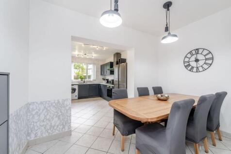 Dining to Kitchen