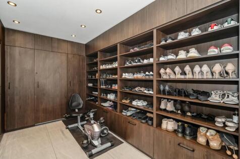 Walk-in Wardrobe