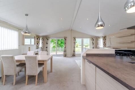 Kitchen / Dining