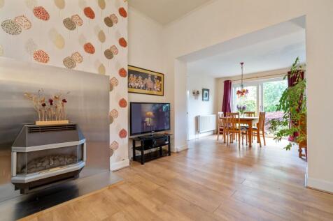 Lounge/dining area