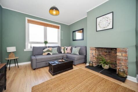Living Room/Dining
