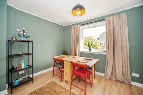 Living Room/Dining