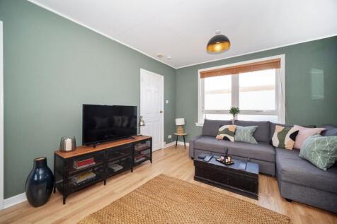 Living Room/Dining