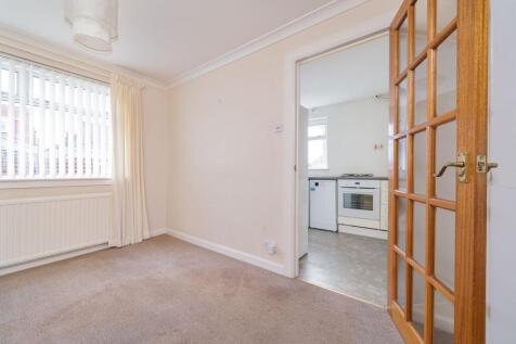 Living/dining area