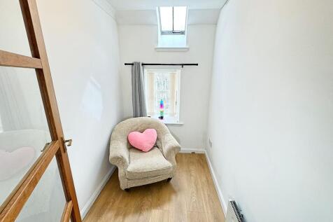 Bedroom 4/Office
