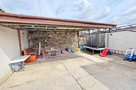 Covered Entertainment Area