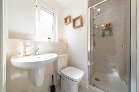 Bedroom 2/en-suite