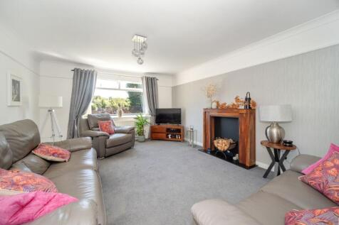 Living/dining area