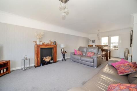 Living/dining area
