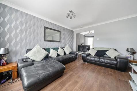 Lounge/dining area