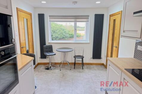 Kitchen Breakfasting Area