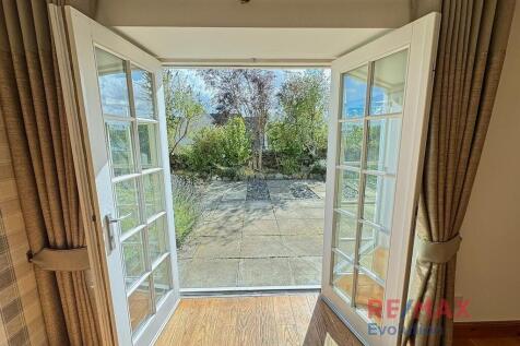 Lounge to Patio