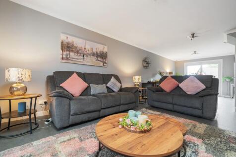 Lounge/Dining