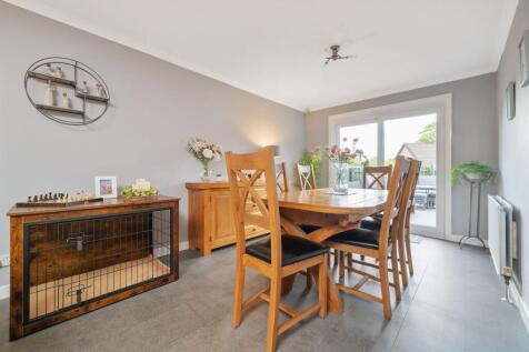 Lounge/Dining