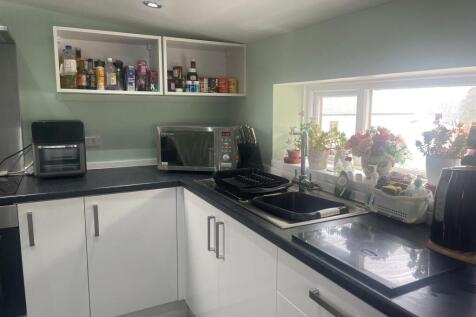 Kitchen 1 of 2