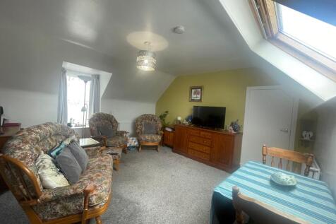 Lounge 1 of 2